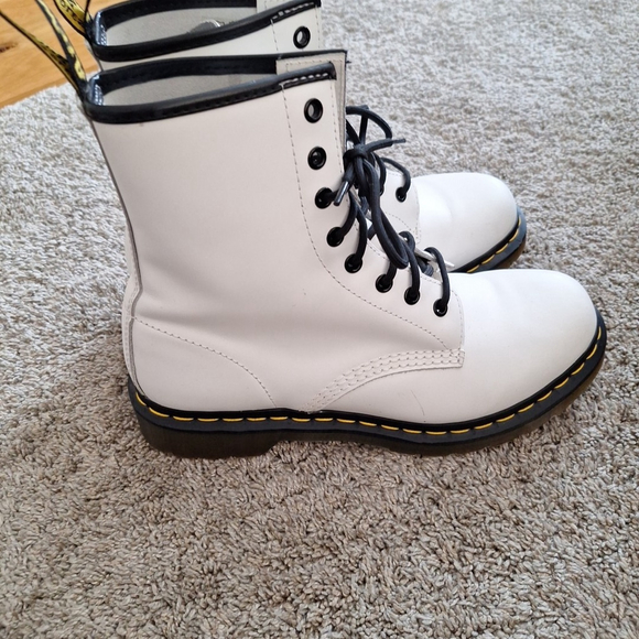 Dr. Martens Boots Womens Sz 10 White 11821 Smooth Leather Combat 42 Doc Grunge - Picture 4 of 14
